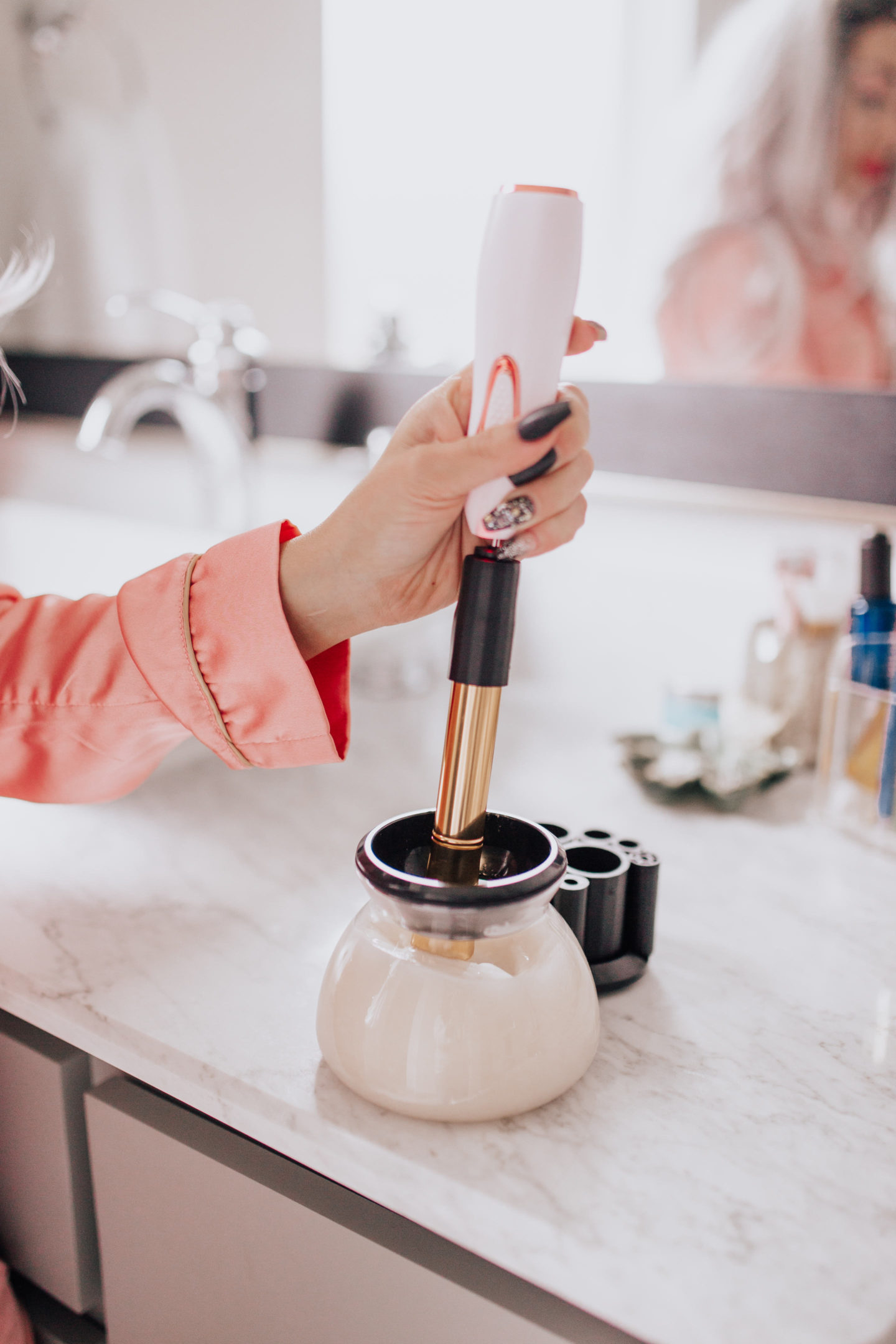 spinning makeup brush cleaner