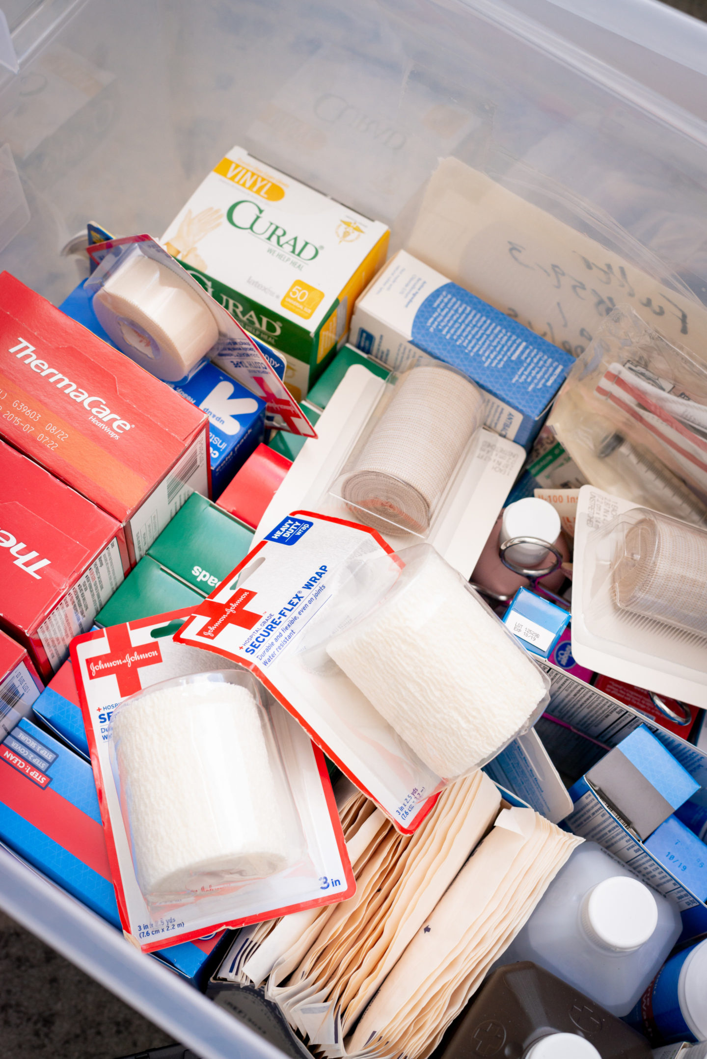 preparing an emergency disaster kit